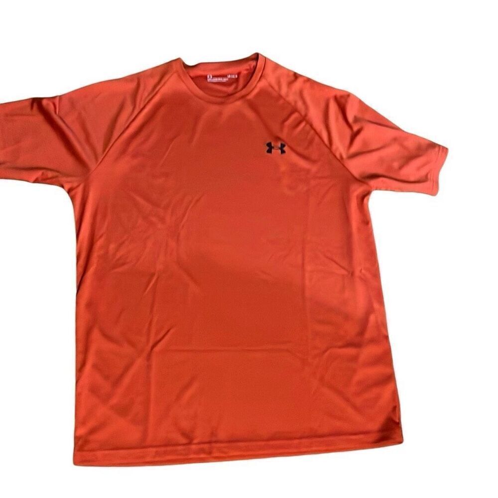 Men’s under Armour dry fit T size large